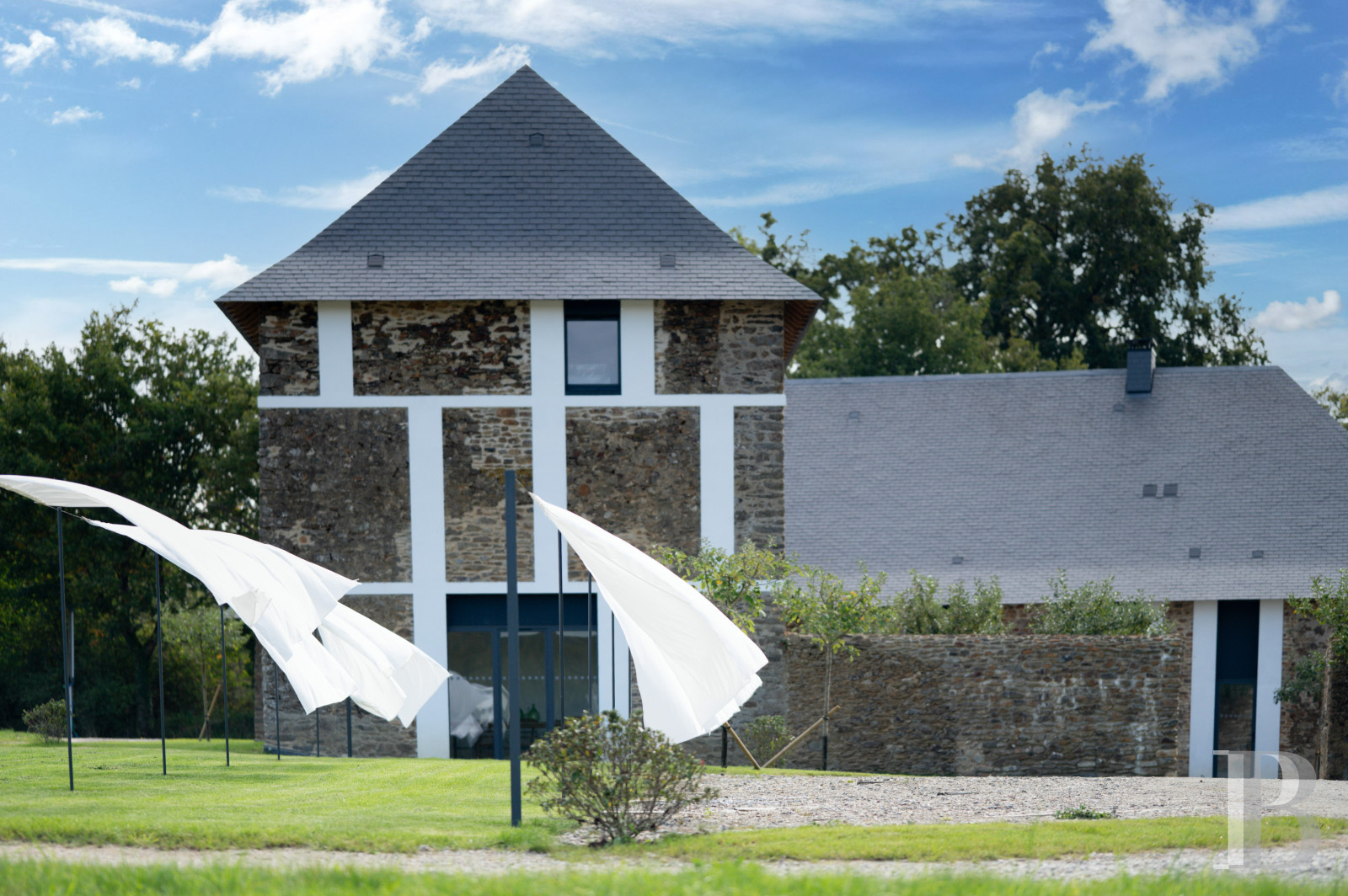 En Mayenne, au sud de Laval, un ancien établissement de blanchissage dans un domaine de 180 hectares - photo  n°5